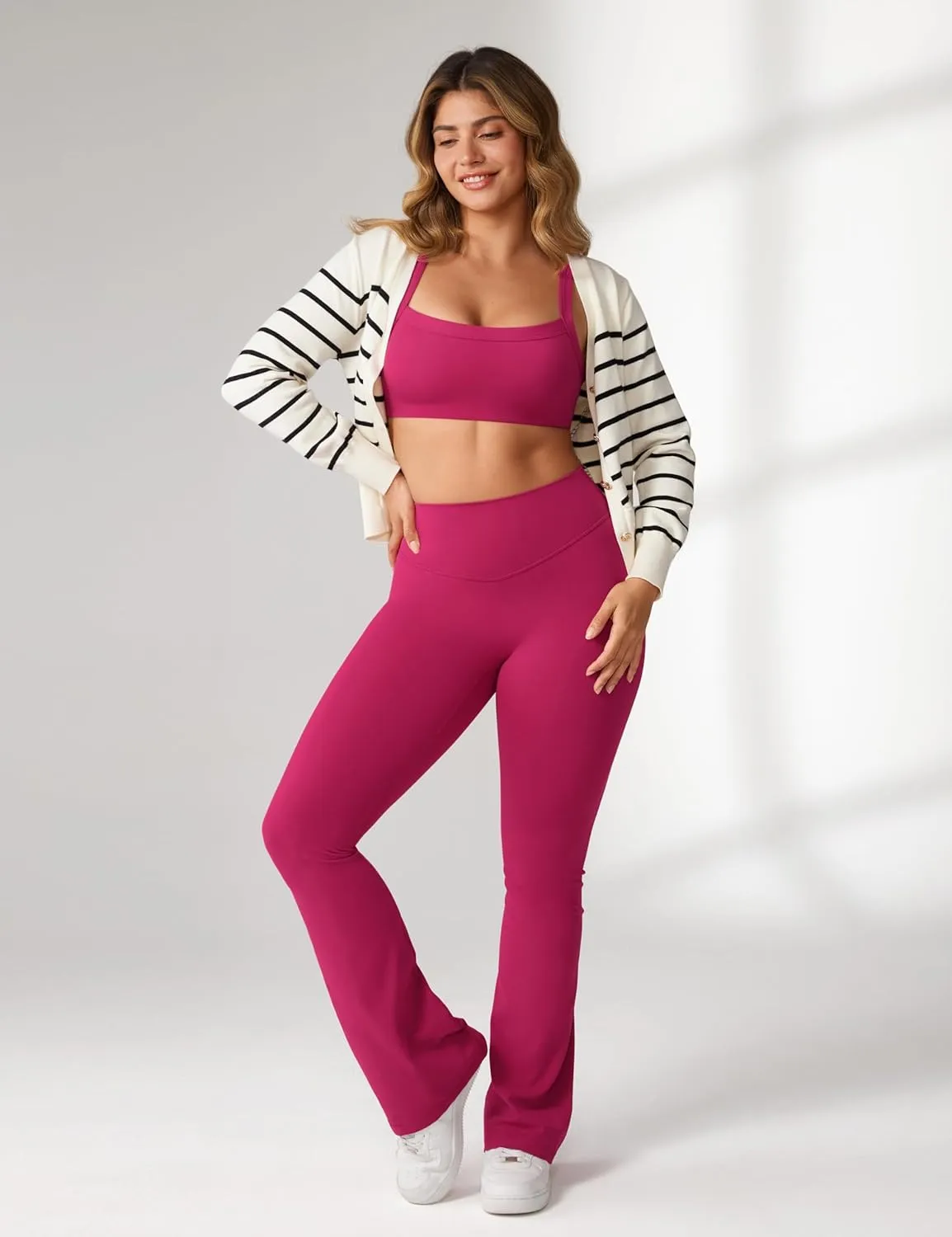 Hugcurve Adjustable Sports Bra Square Neck Wireless Padded Yoga Workout Tops