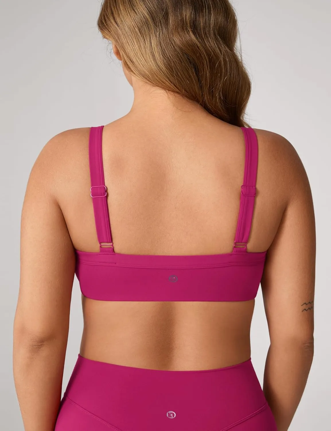 Hugcurve Adjustable Sports Bra Square Neck Wireless Padded Yoga Workout Tops